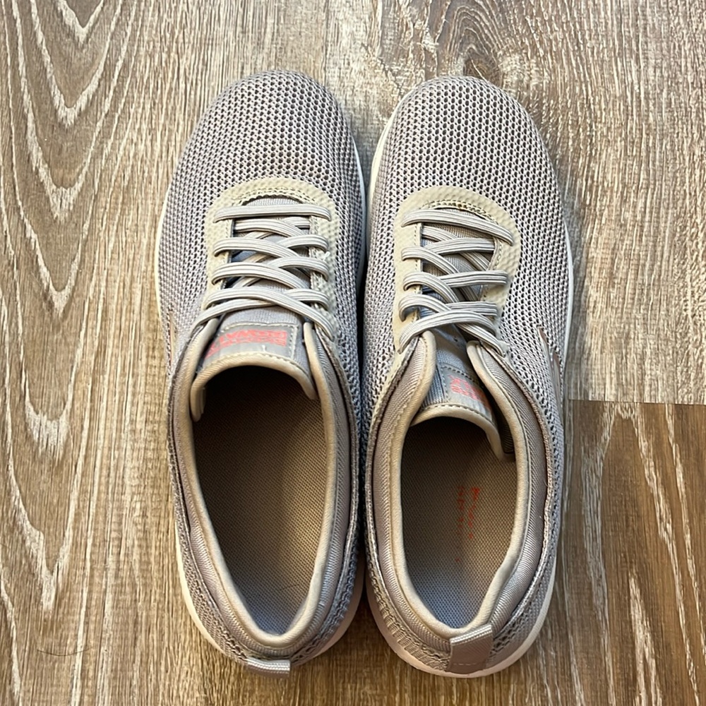 Sketchers Women Go Walk gray shoes size 9